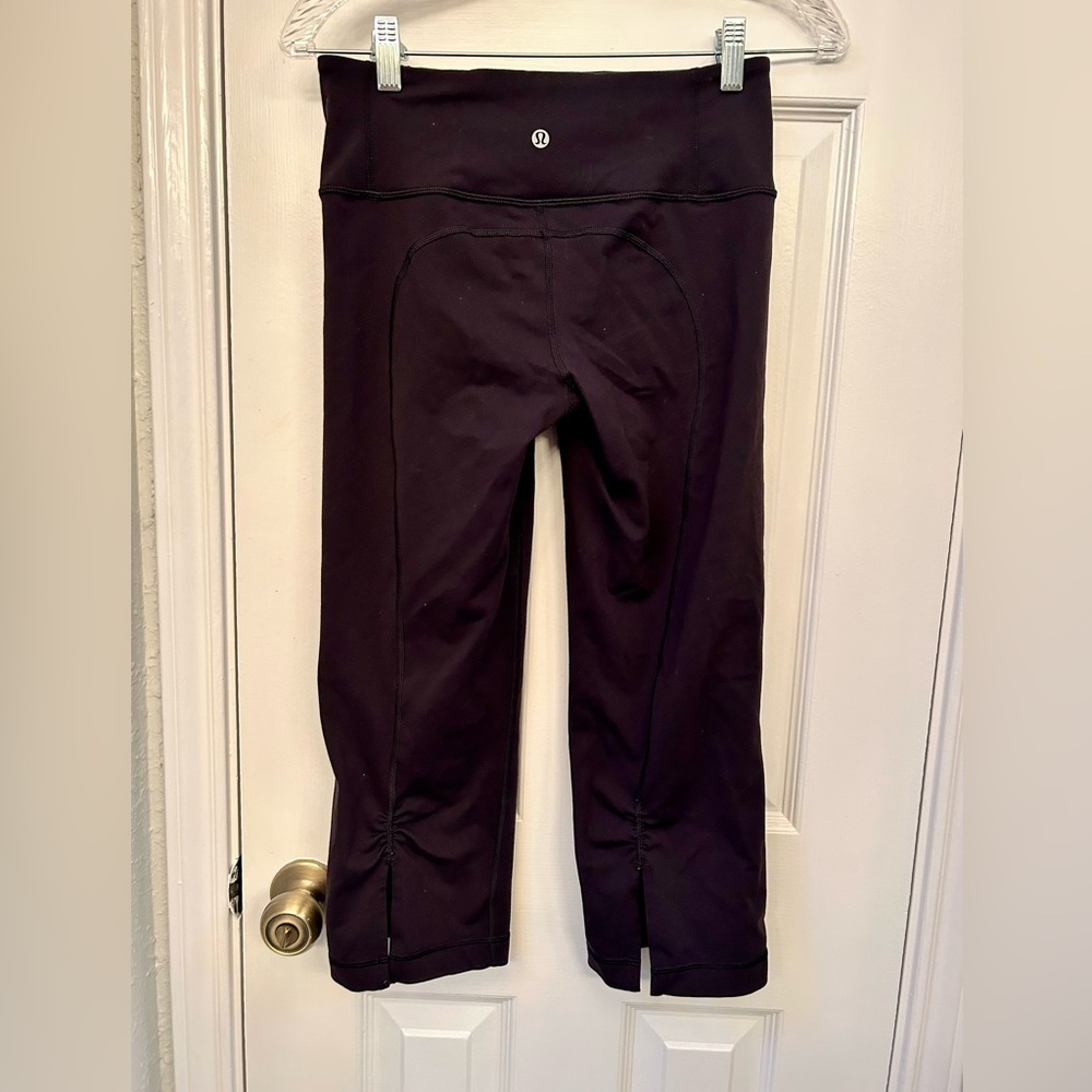 Mid-rise Lululemon flare cropped legging.